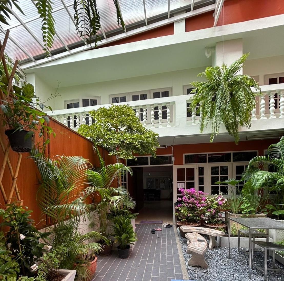 Vonden Garden By Merry V Bangkok Buitenkant foto